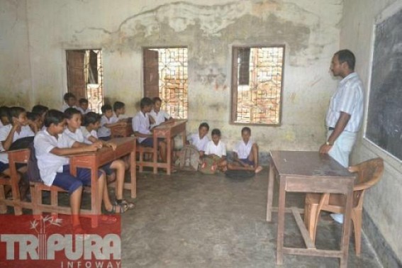 Deplorable condition of school infrastructure : CM boasts of 'development' Deplorable condition of school infrastructure : CM boasts of 'development'